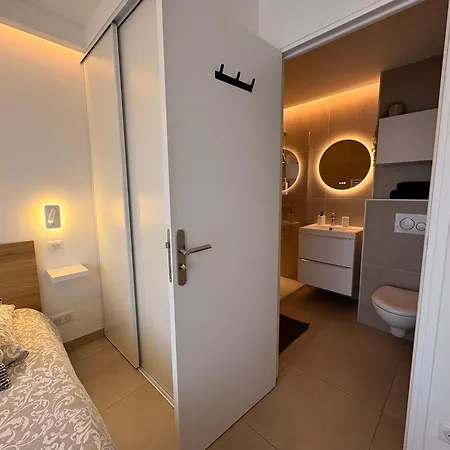 Lumineux - Calme - Proche Et Aeroport - Climatise - Parking Prive Gratuit Apartmán