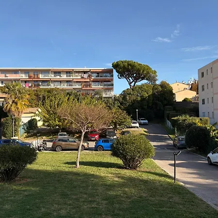 Lumineux - Calme - Proche Et Aeroport - Climatise - Parking Prive Gratuit *